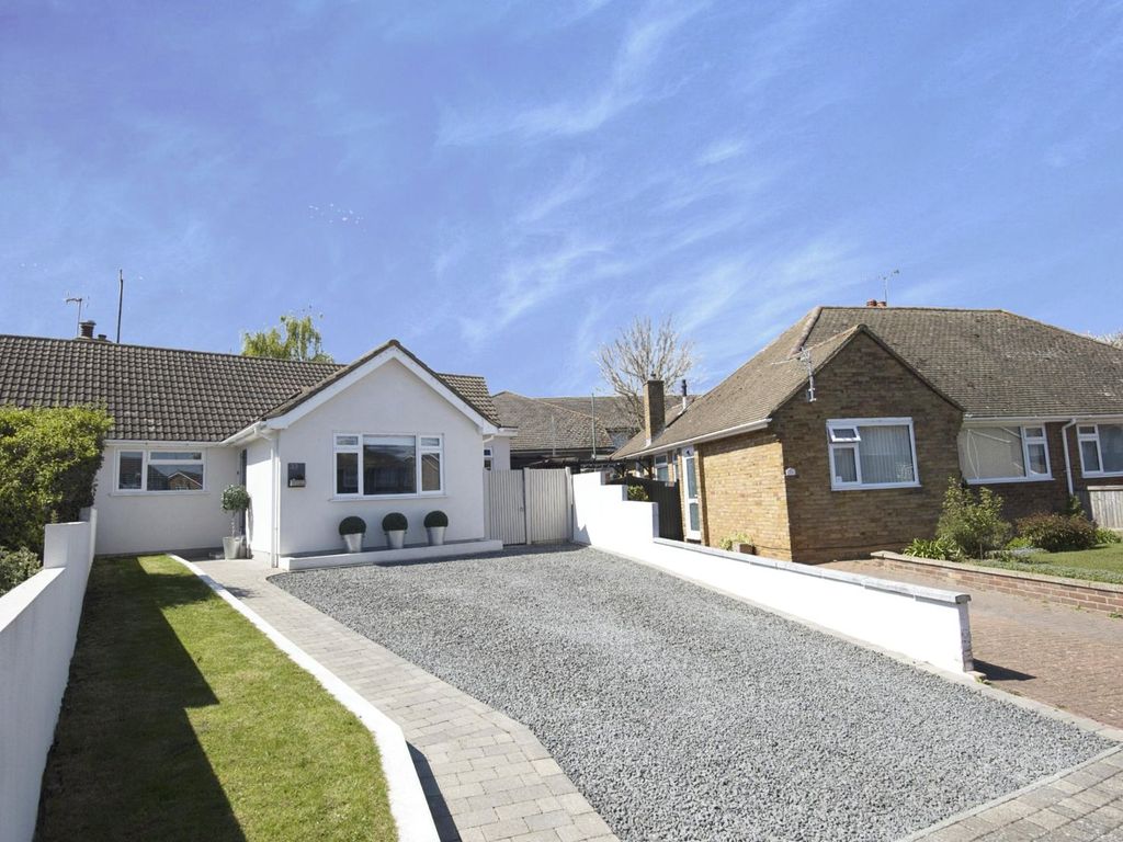 3 bed semidetached bungalow for sale in Warwick Crescent