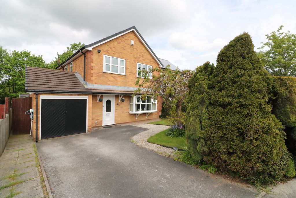 4 bed detached house for sale in Shirley Avenue, Gomersal, Cleckheaton