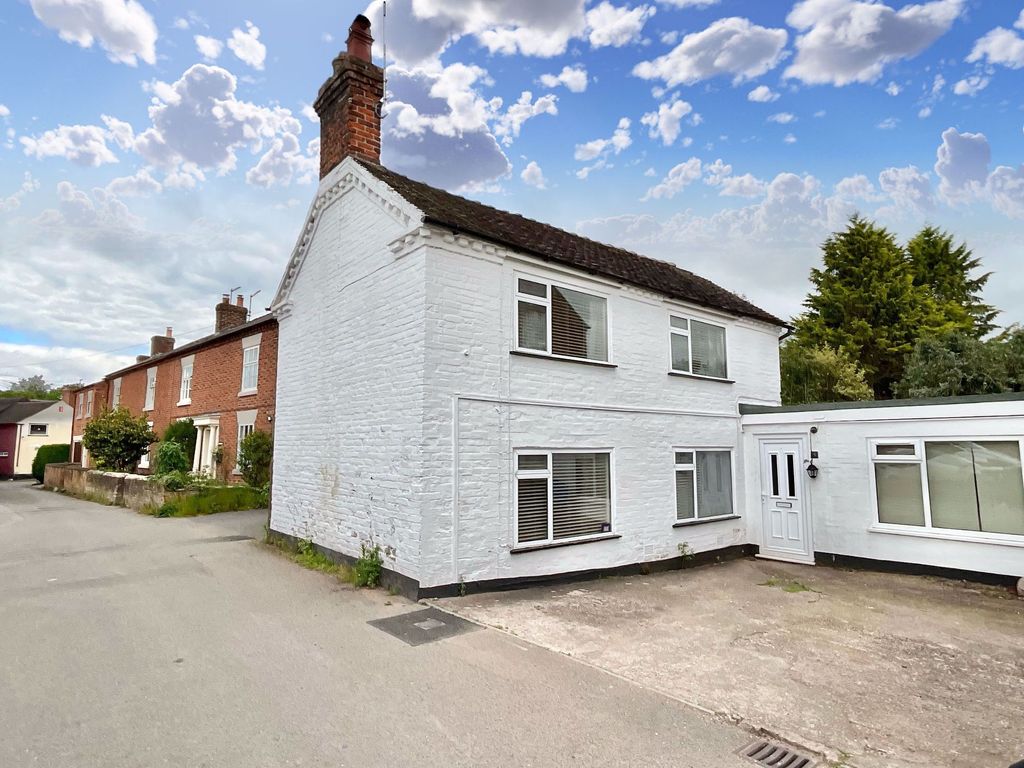 3 bed detached house for sale in Kiln Bank Road, Market Drayton TF9, £