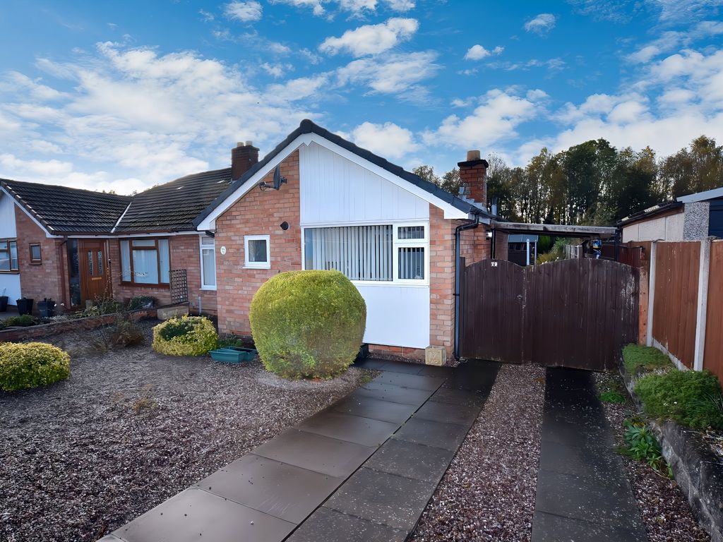 2 bed semidetached bungalow for sale in Sherwood Crescent, Market