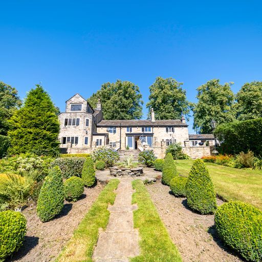 4 bed farmhouse to rent in Hobson Moor Road, Mottram, Hyde SK14, £3,500