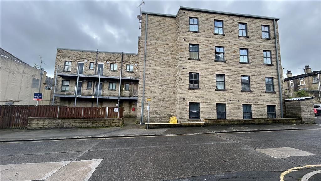 2 bed flat for sale in Sunderland Street, Halifax HX1, £19,500 Zoopla