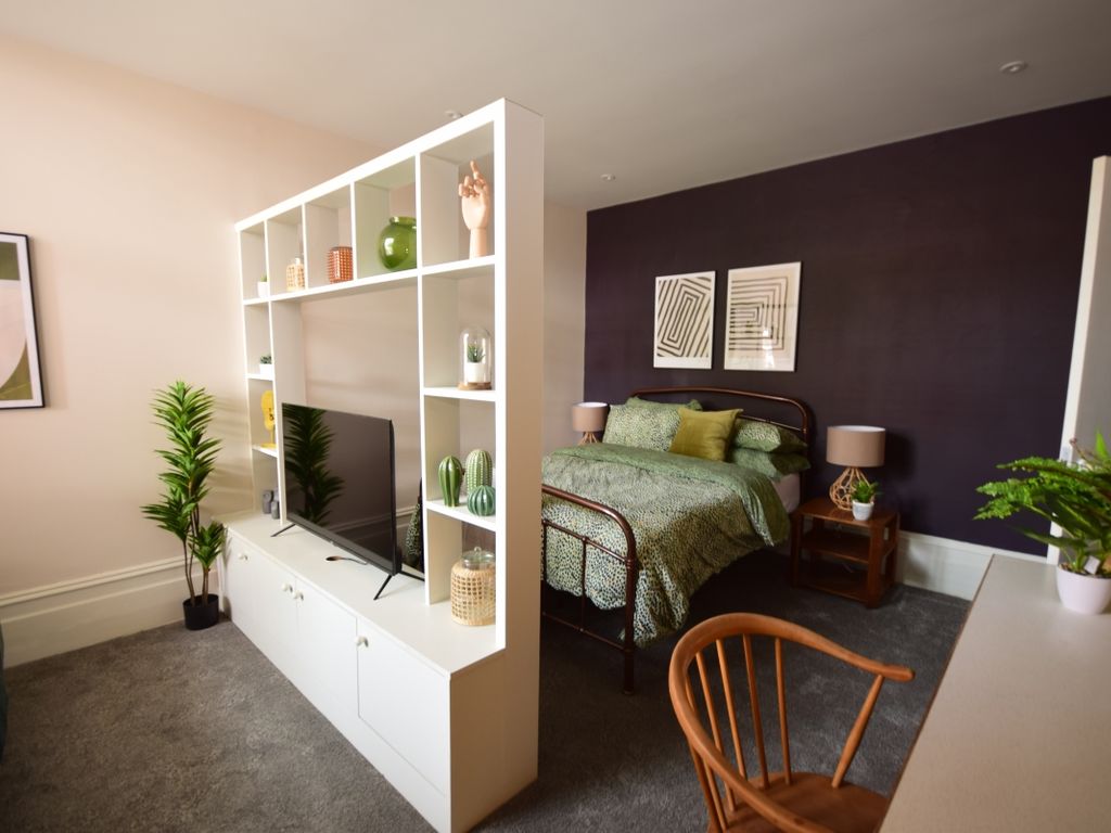 Room to rent in Waverley Road, Southsea PO5 Zoopla