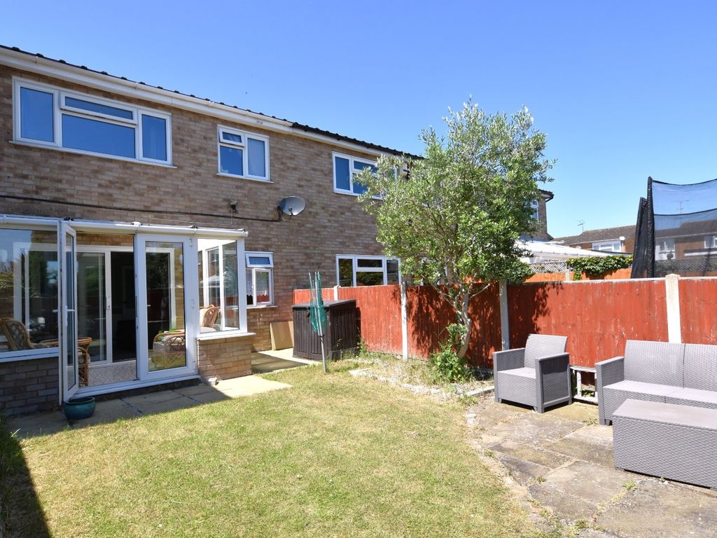3 bed semidetached house for sale in Whistler Rise, Shoeburyness