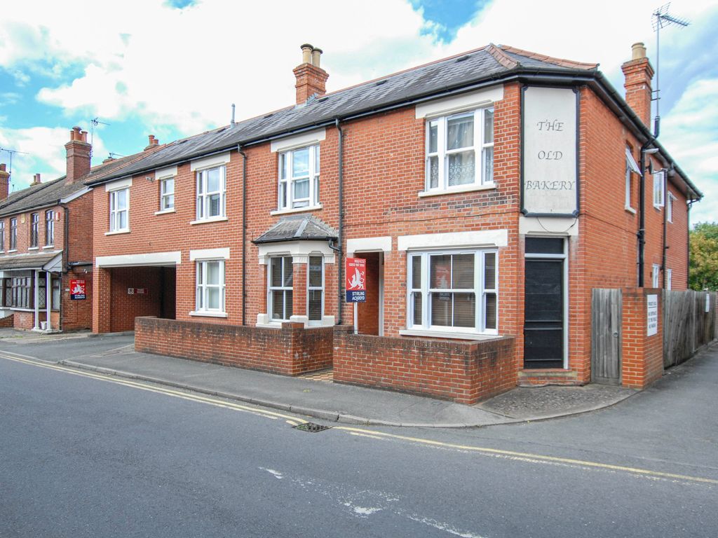 Flat 6 The Old Bakery, Hummer Road, Egham TW20  