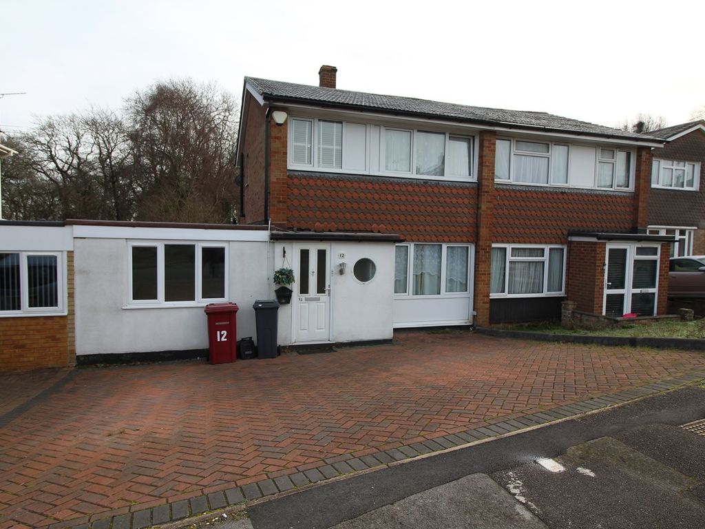 3 bed semidetached house to rent in Savernake Close, Tilehurst