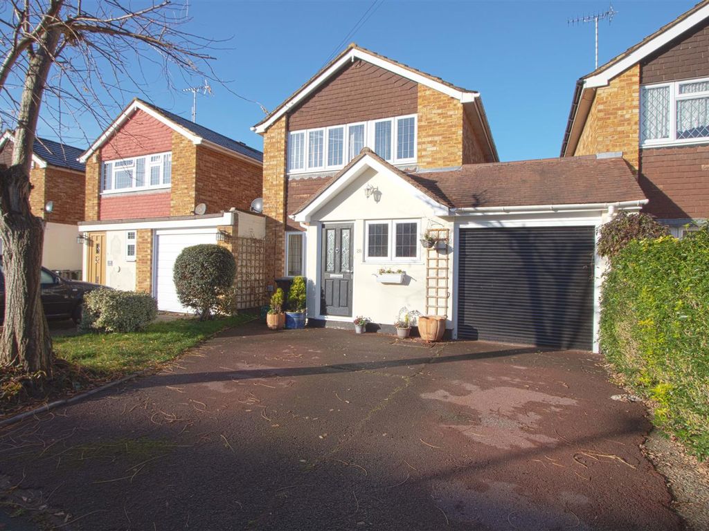 3 bed detached house for sale in The Warren, Billericay CM12, £650,000