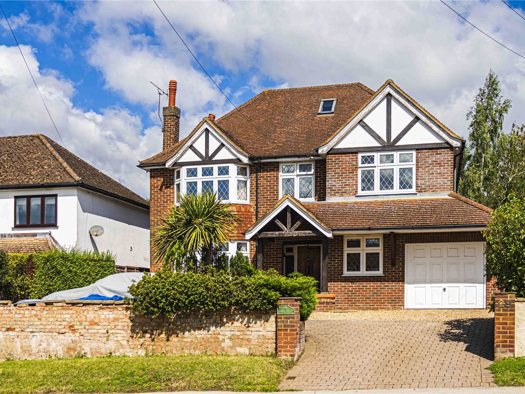 5 bed detached house for sale in Toms Lane, Kings Langley