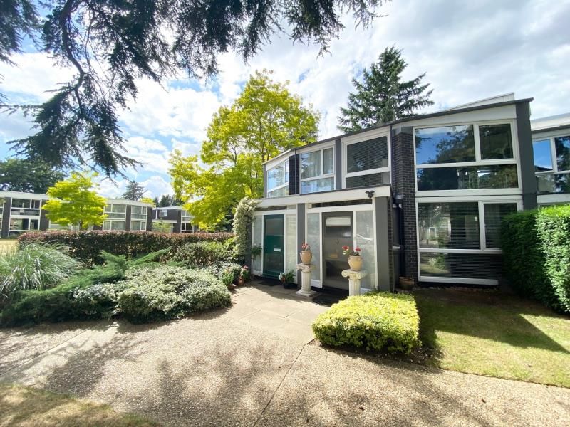 3 bed terraced house to rent in Templemere, Weybridge KT13, £2,500 pcm