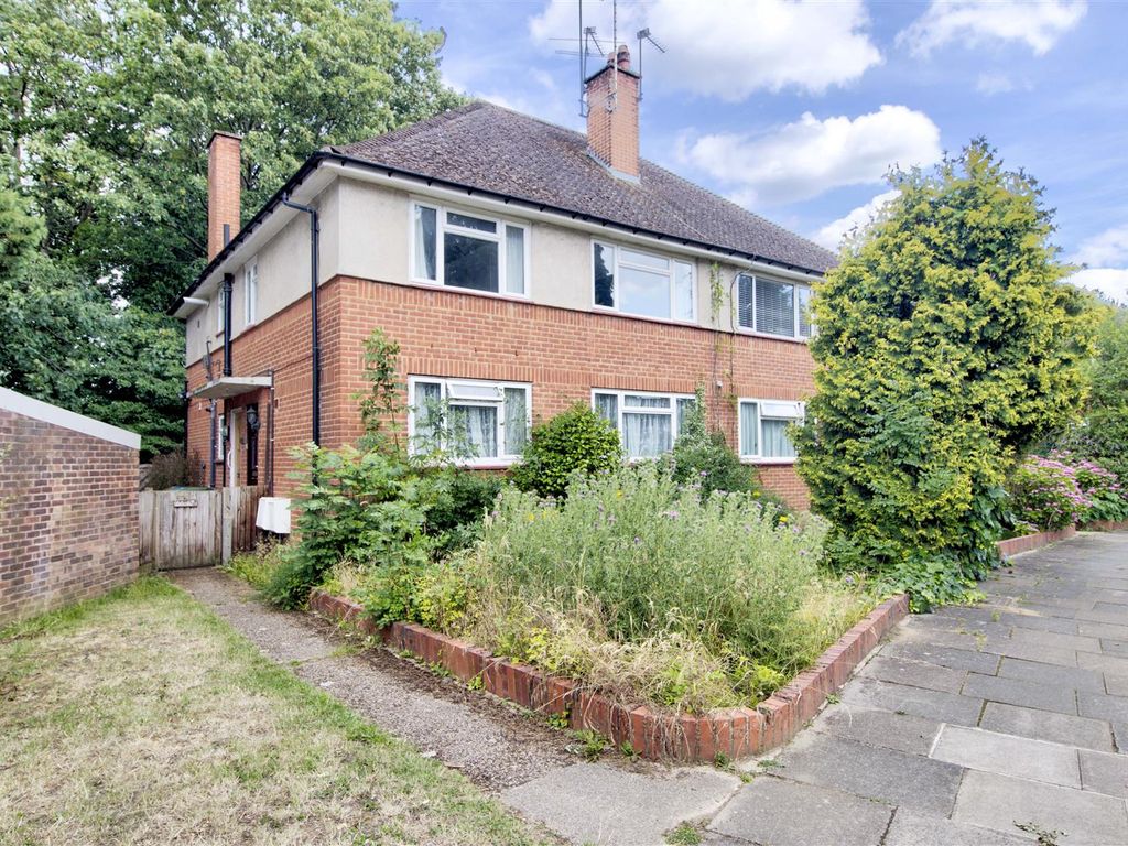 2 bed for sale in Lloyd Court, Pinner HA5, £350,000 Zoopla
