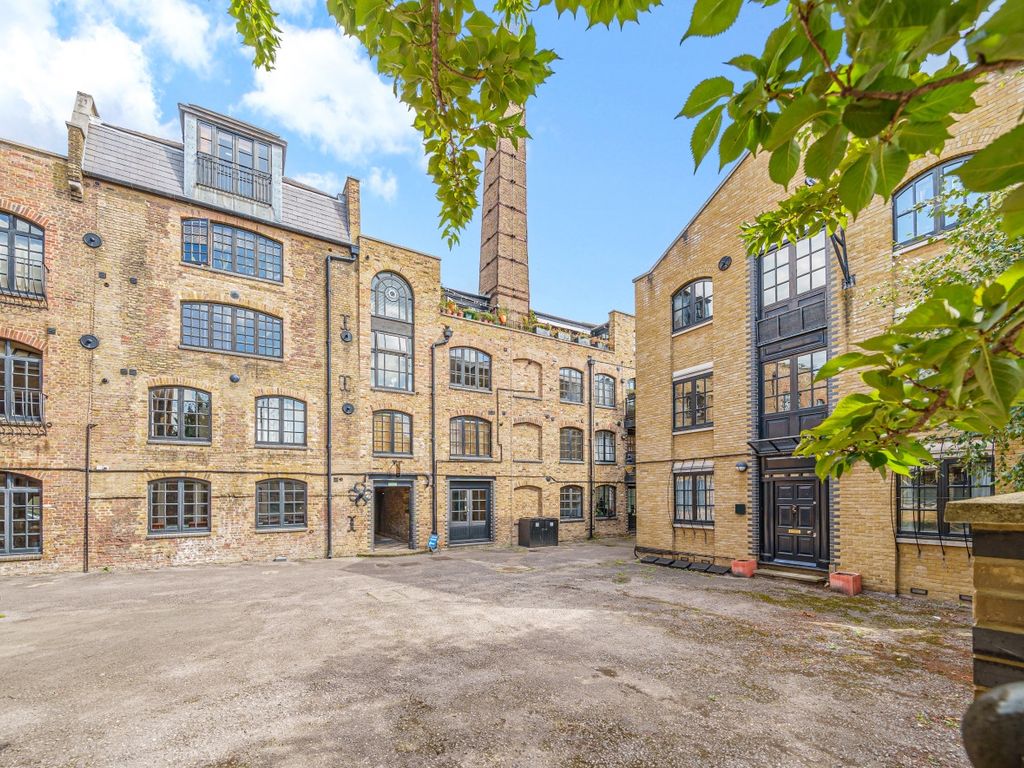 2 bed flat for sale in Maltings Place, Tower Bridge Road, London SE1, £