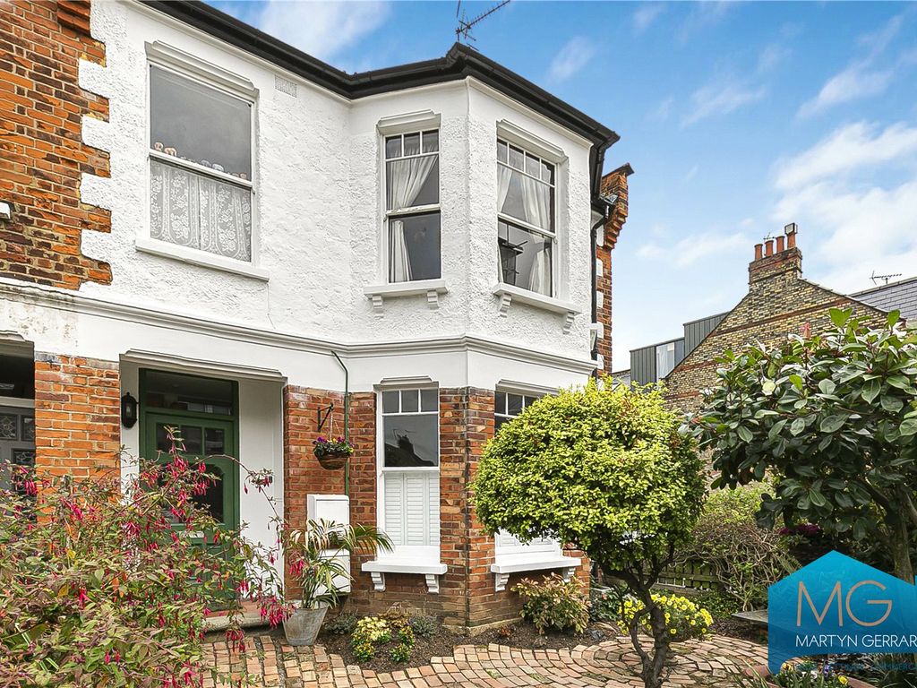 4 bed flat for sale in Crescent Road, Alexandra Park, London N22, £