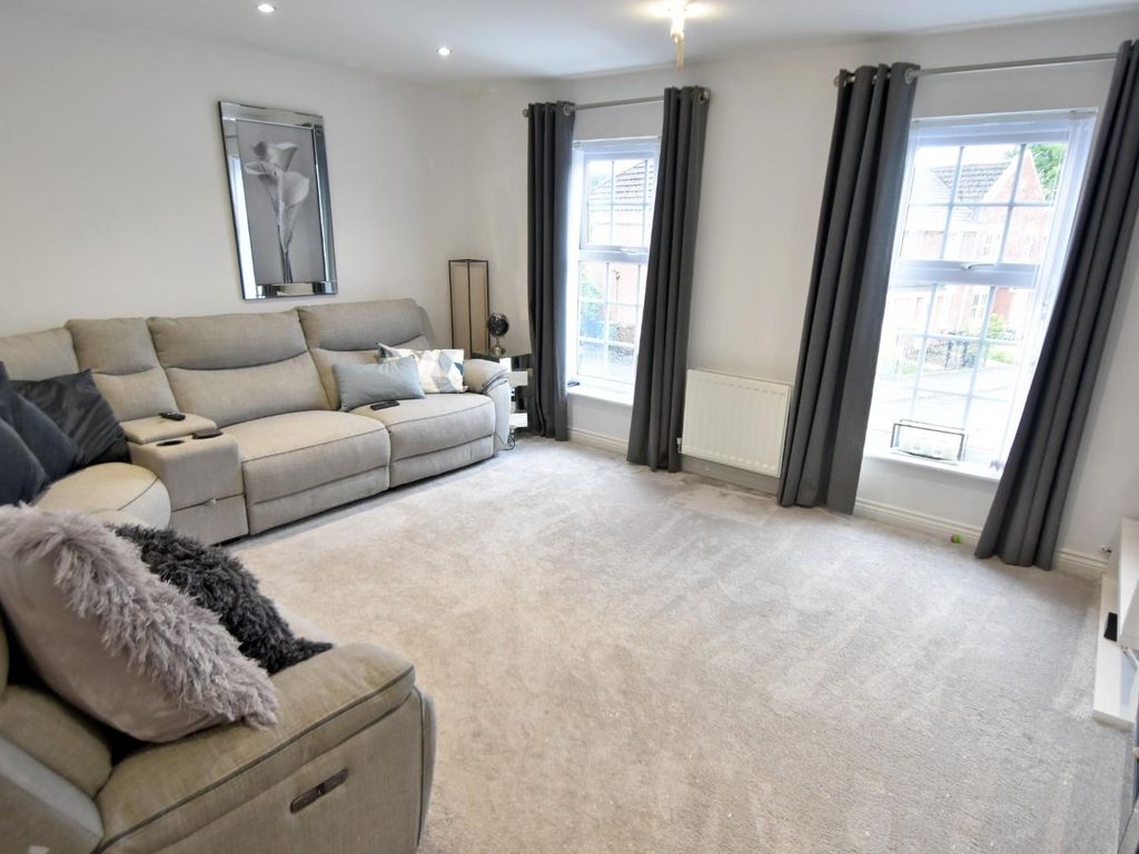 3 bed town house for sale in Barlow Close, Seedfield, Bury BL9, £220,000 Zoopla