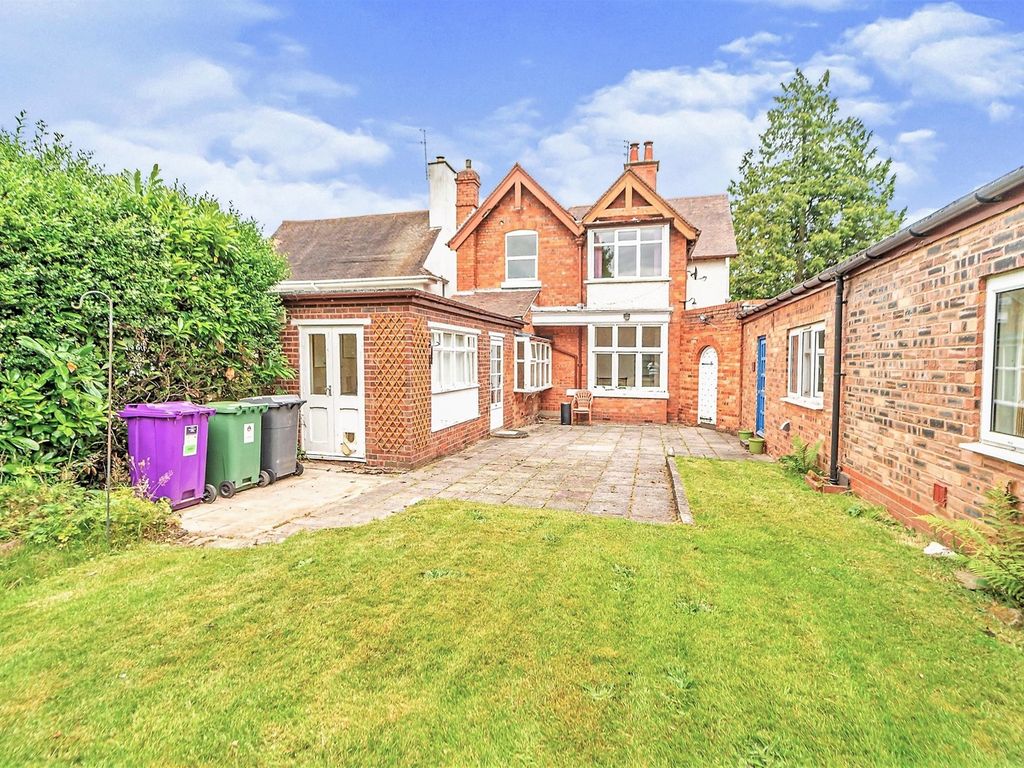 3 bed detached house for sale in Mount Road, Penn, Wolverhampton WV4