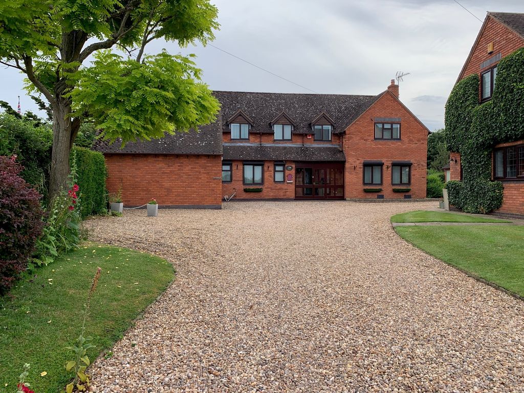 4 bed detached house to rent in Wick Road, Little Comberton, Pershore