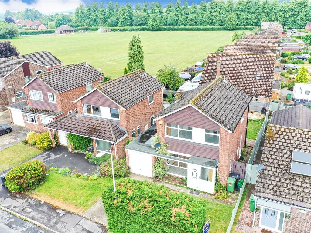 3 bed detached house for sale in Penn Road, Speen, Newbury, Berkshire