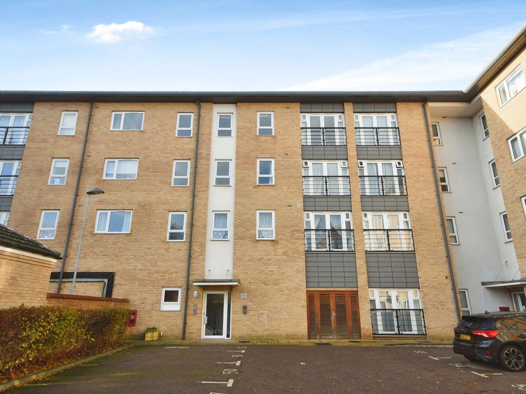 1 bed flat for sale in Southernhay Close, Basildon, Essex SS14, £