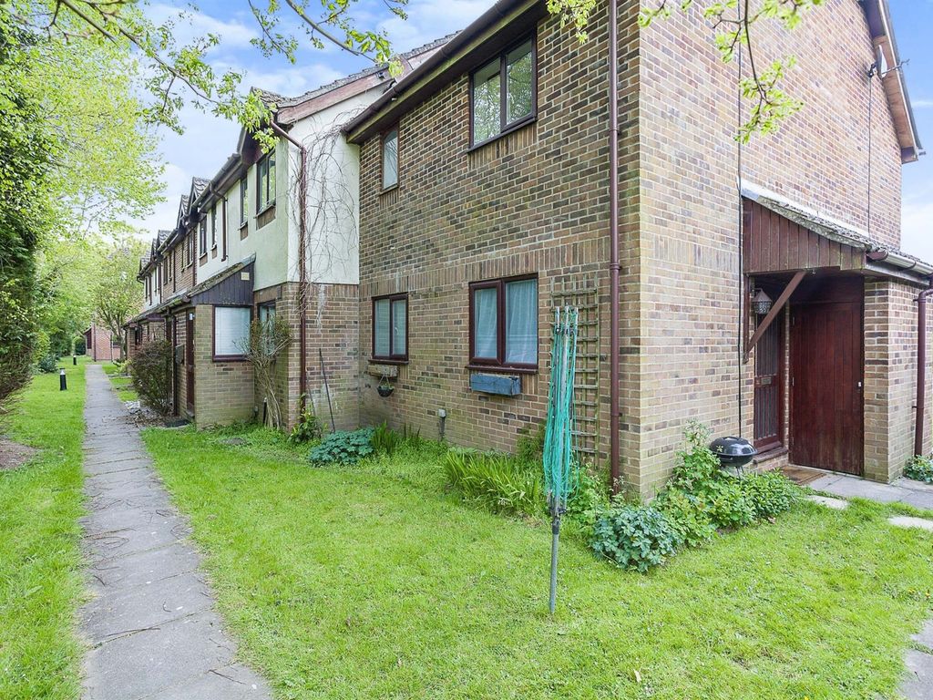 1 bed end terrace house for sale in Black Swan Close, Pease Pottage