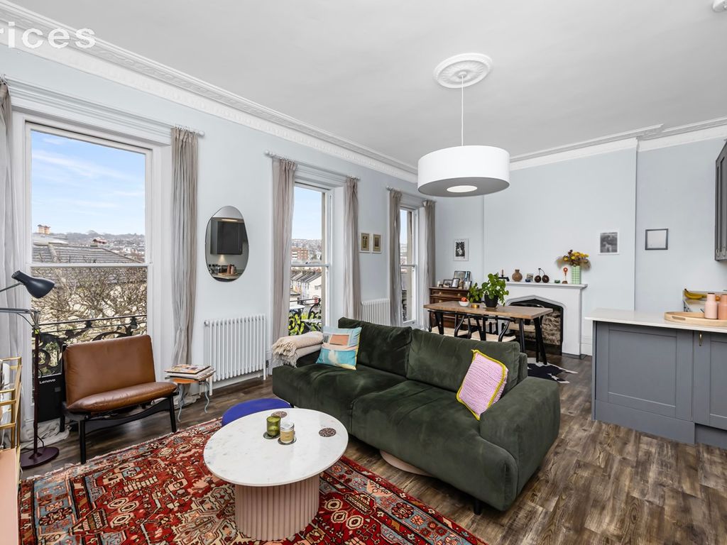 1 bed flat for sale in Roundhill Crescent, Brighton BN2, £275,000 Zoopla