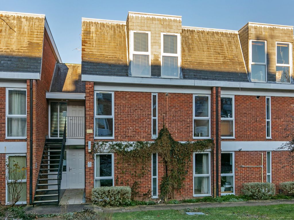 Elm Road, Winchester SO22  