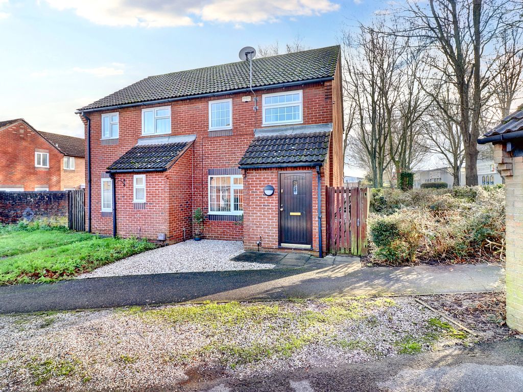 3 bed semidetached house for sale in Ecton Lane, Portsmouth PO3, £