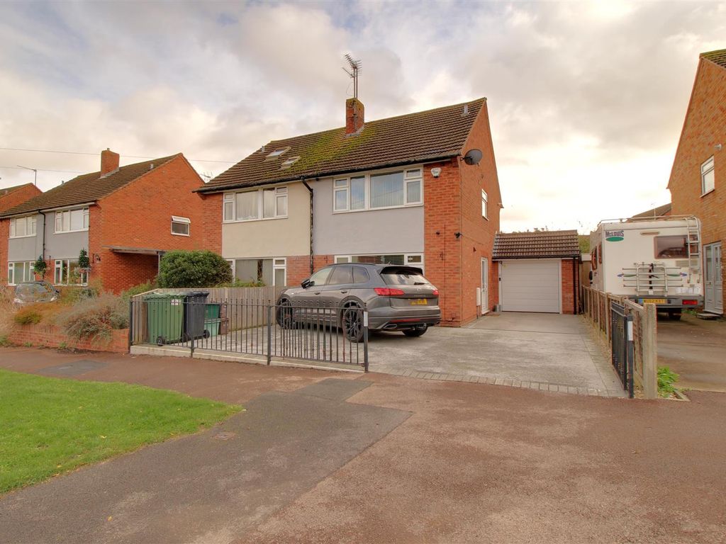 3 bed semidetached house for sale in Paygrove Lane, Longlevens