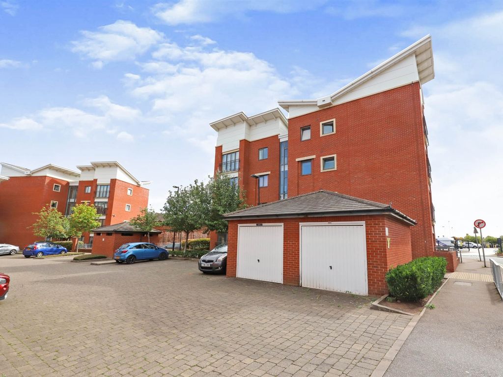 2 bed flat for sale in Albion Street, City Centre, Wolverhampton WV1