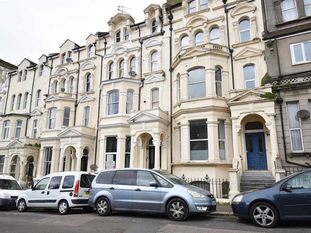 2 bed flat to rent in Warrior Gardens, St. LeonardsOnSea TN37, £1,100