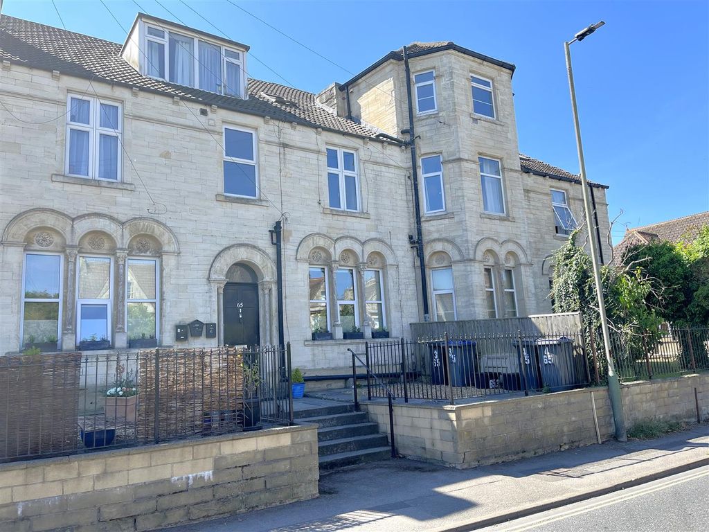 2 bed flat for sale in Wingfield Road, Trowbridge BA14 Zoopla