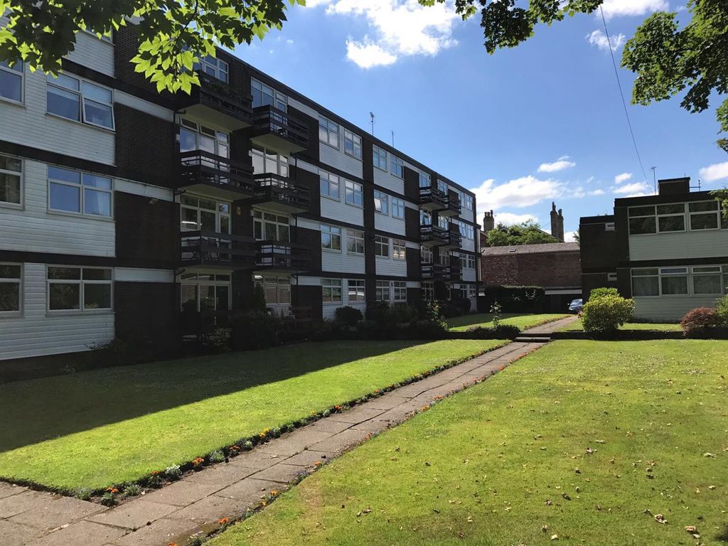 3 bed flat to rent in West Road, Altrincham WA14, £1,450 pcm Zoopla