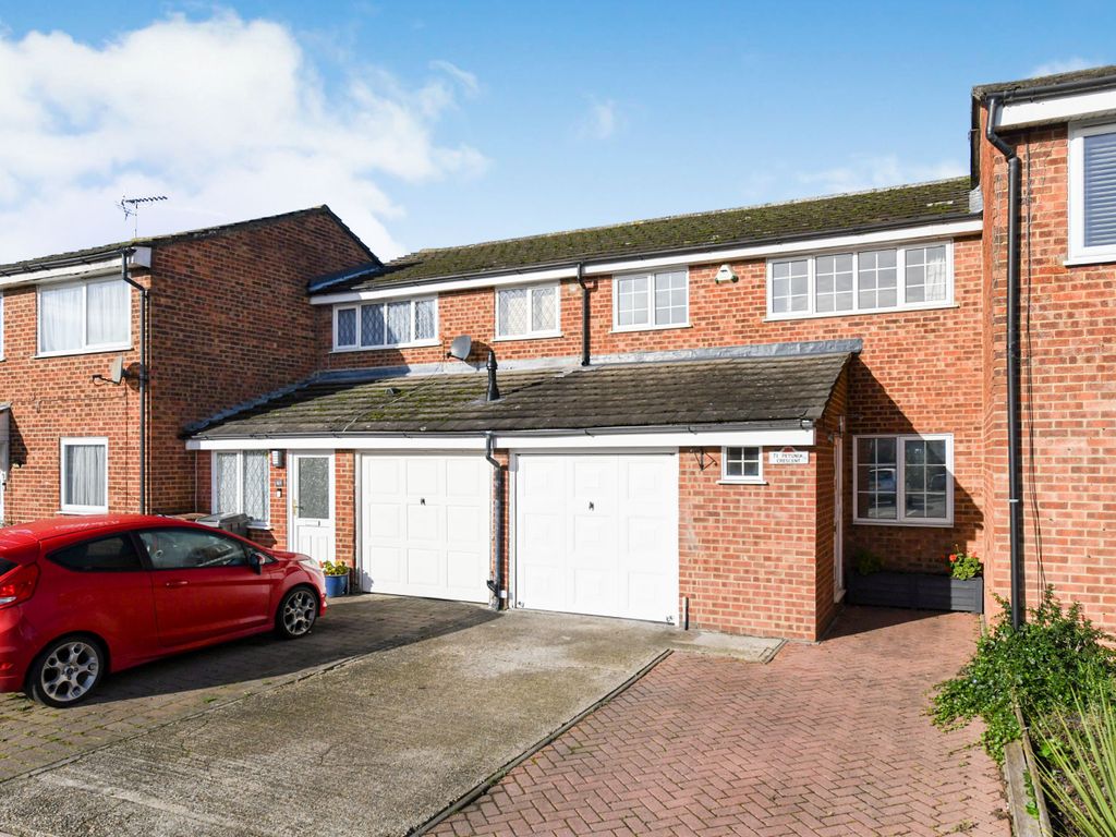 3 bed terraced house for sale in Petunia Crescent, Chelmsford, Essex