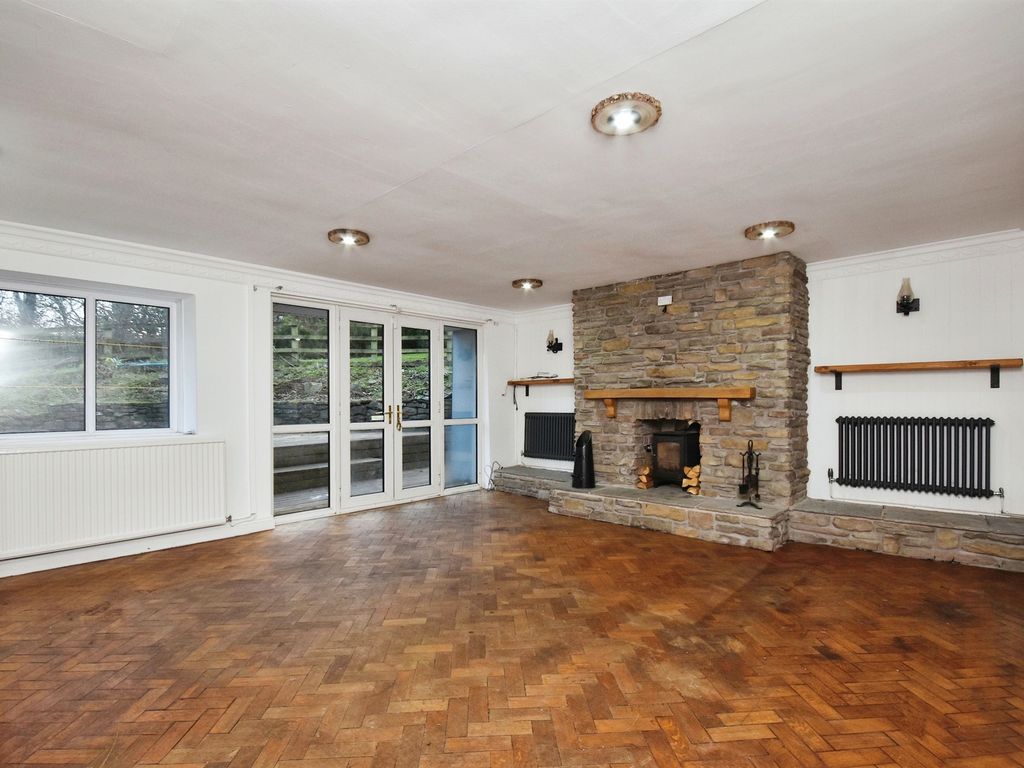 4 bed detached house for sale in Brynmenyn, Brynmenyn, Bridgend CF32, £