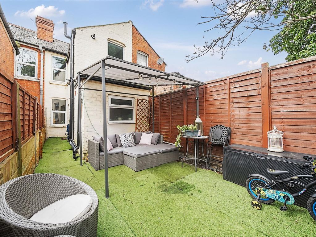 2 bed terraced house for sale in Wykeham Road, Reading, Berkshire RG6
