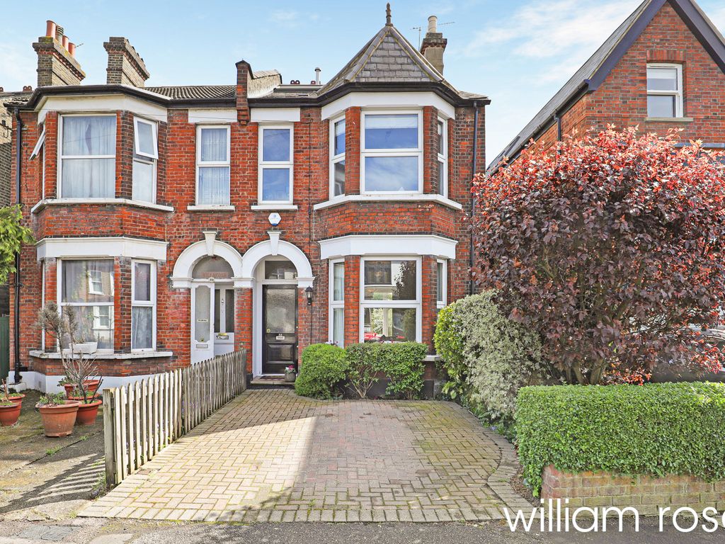 5 bed semidetached house for sale in Buckingham Road, South Woodford