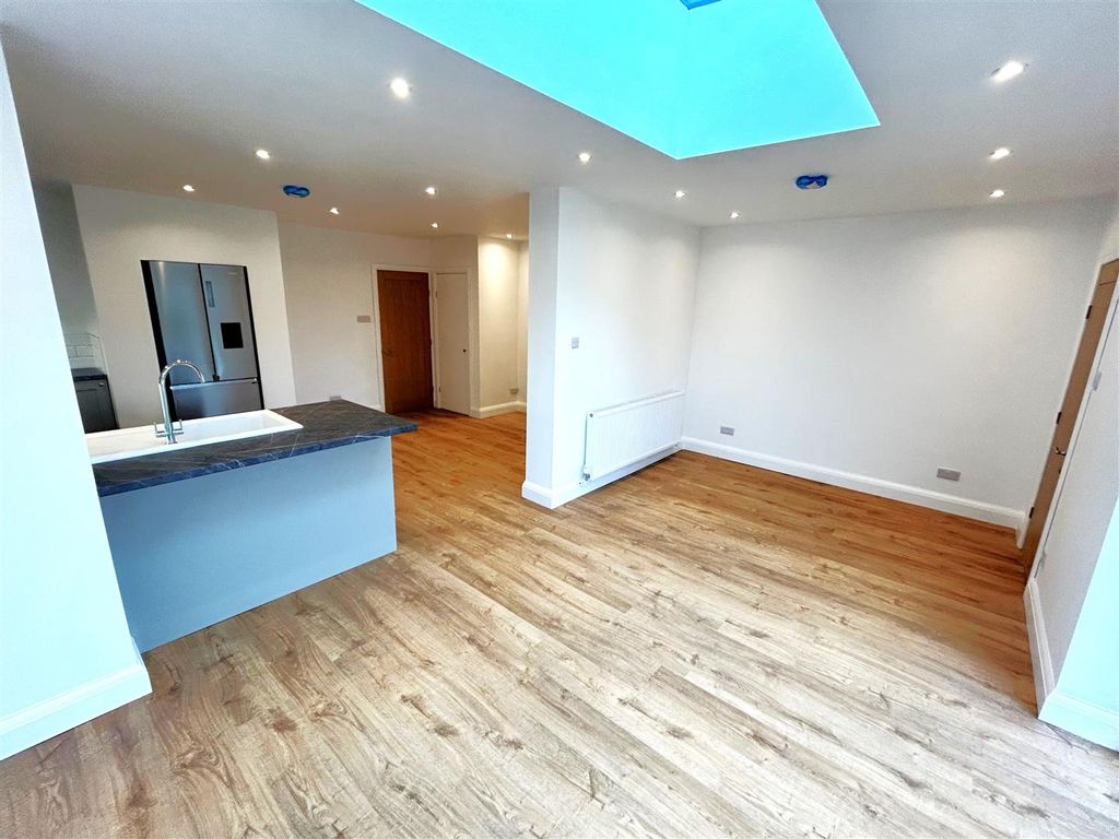 3 bed terraced house to rent in Sheldon Road, Chippenham SN14, £1,450 pcm Zoopla