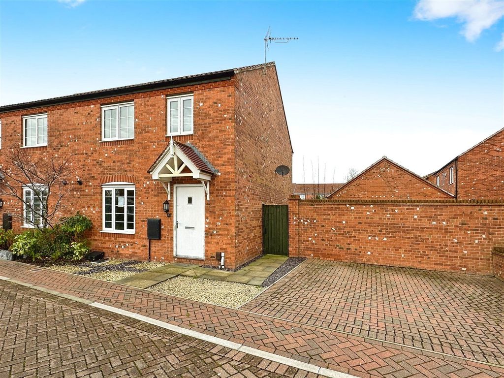 3 bed semidetached house for sale in Ranger Close, Leicester Forest