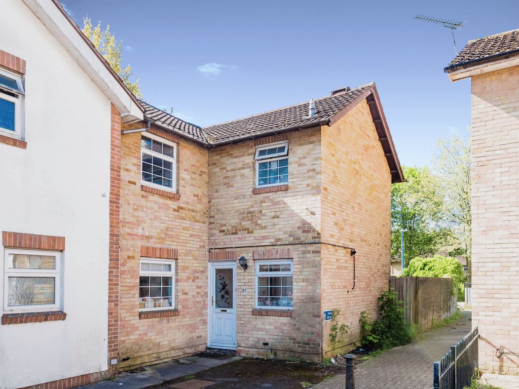 4 bed semidetached house for sale in Holbein Place, Grange Park