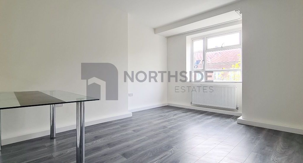 3 bed flat to rent in Lawrence Close, White City Estate, London W12, £