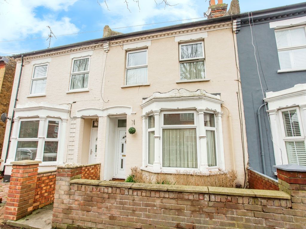 3 bed terraced house for sale in Balmoral Road, WestcliffOnSea, Essex