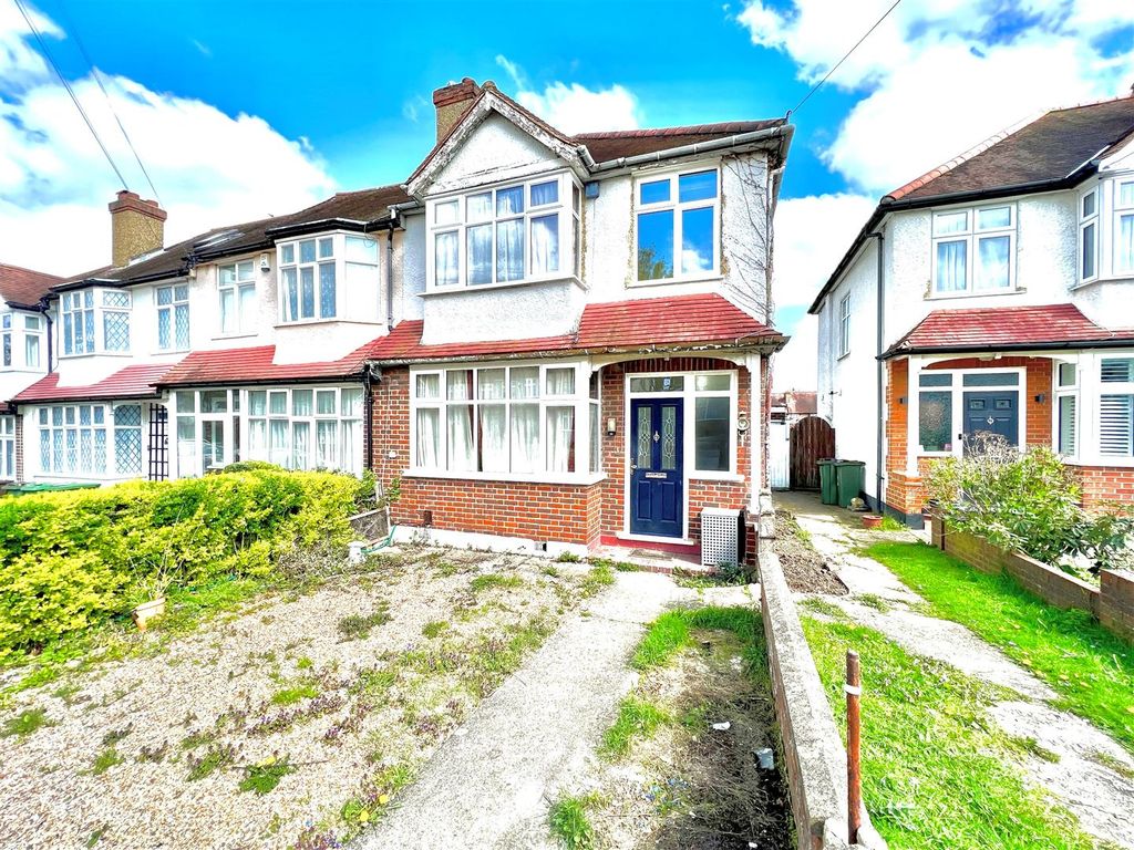 3 bed end terrace house to rent in Stoneleigh Avenue, Worcester Park