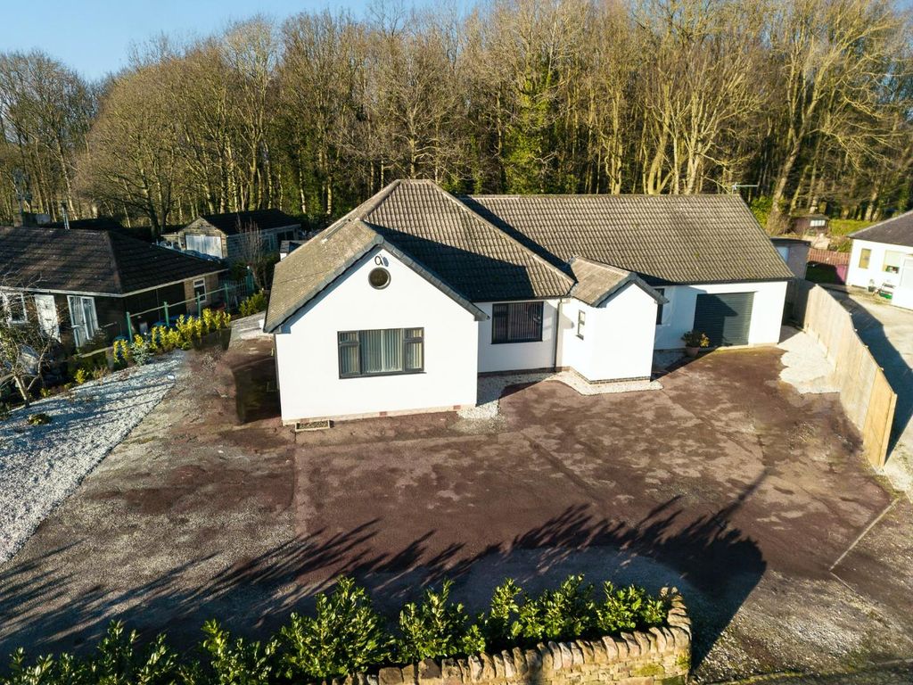 4 bed detached bungalow for sale in Ashover Road, Old Tupton