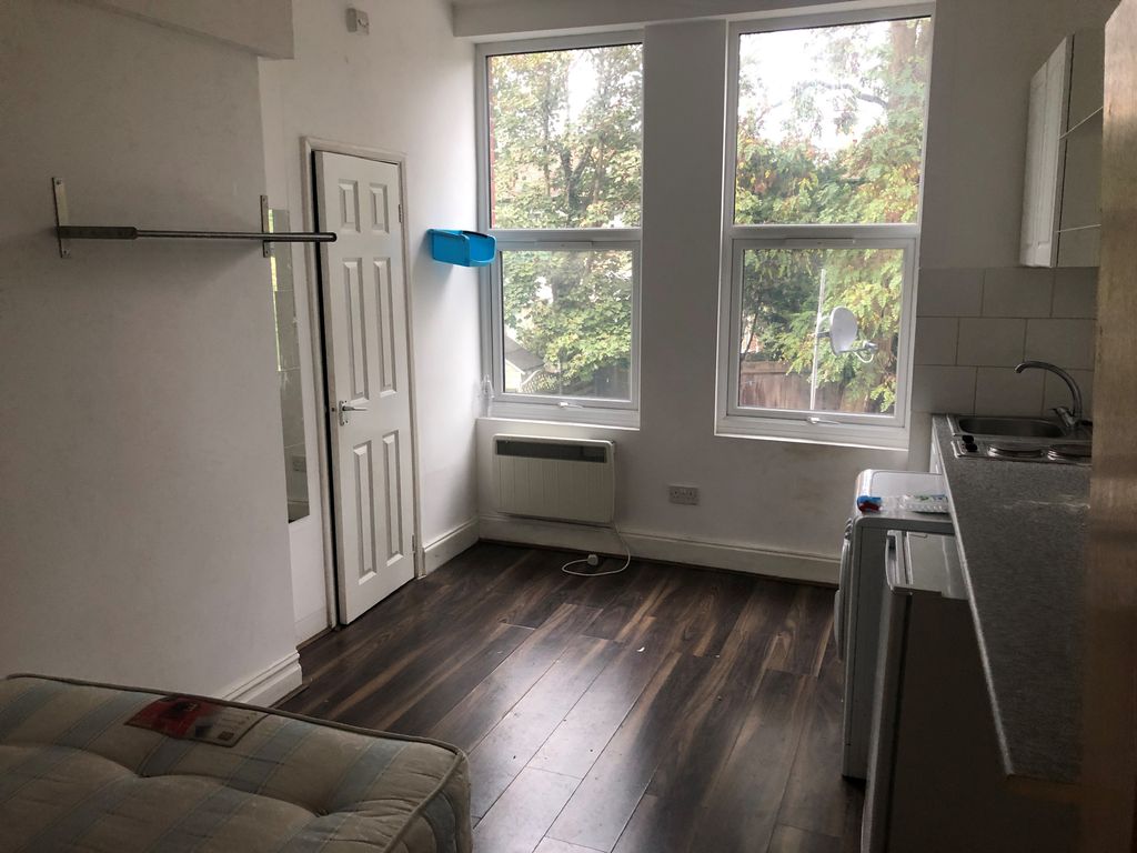 Studio to rent in Emanuel Avenue, Acton W3 Zoopla