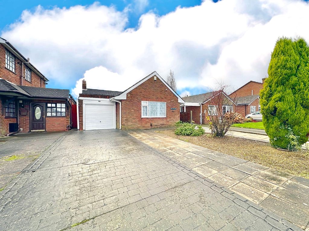 2 bed bungalow to rent in Ward Street, Bilston WV14, £750 pcm Zoopla