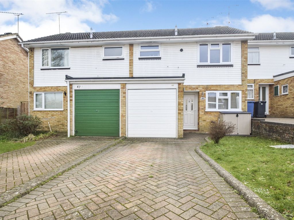 3 bed terraced house for sale in Lymington Avenue, Yateley, Hampshire