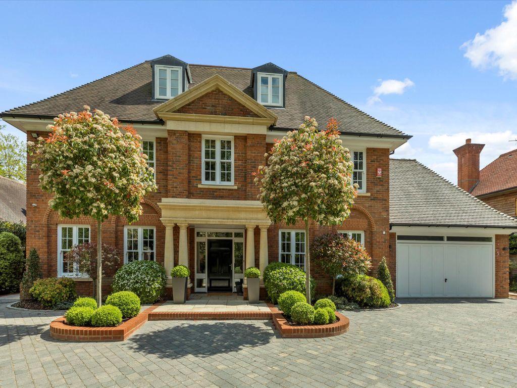 6 bed detached house to rent in The Barton, Cobham, Surrey KT11, £