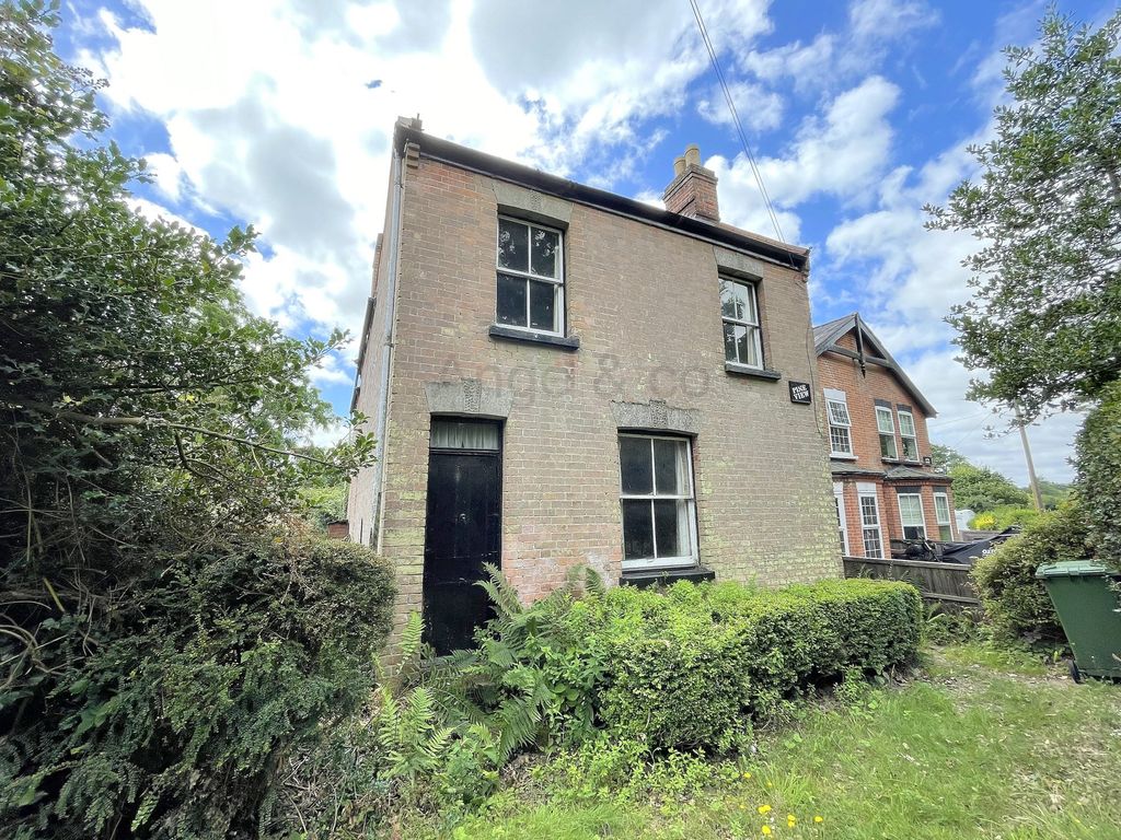 2 bed detached house for sale in Beccles Road, Fritton, Great Yarmouth