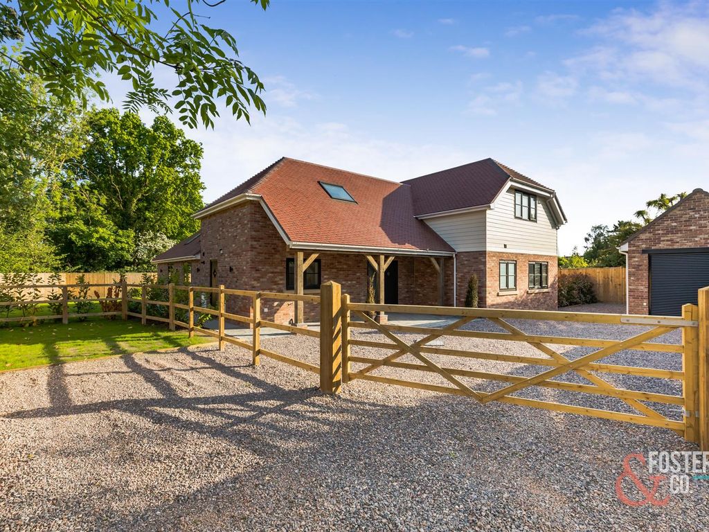 3 bed detached house for sale in High Street, Partridge Green, Horsham