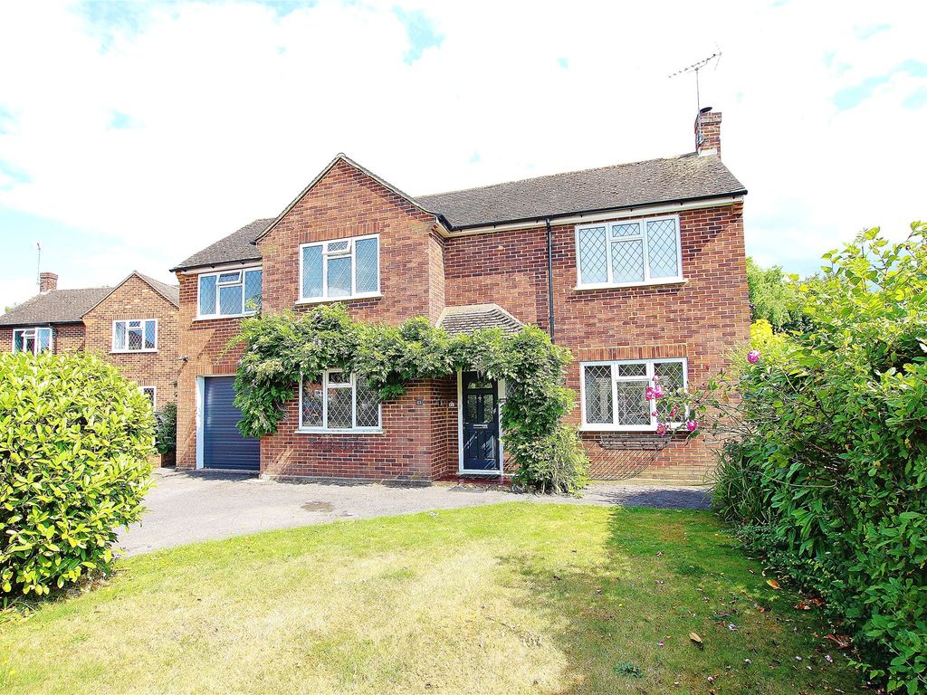 4 bed detached house for sale in West End, Woking, Surrey GU24, £