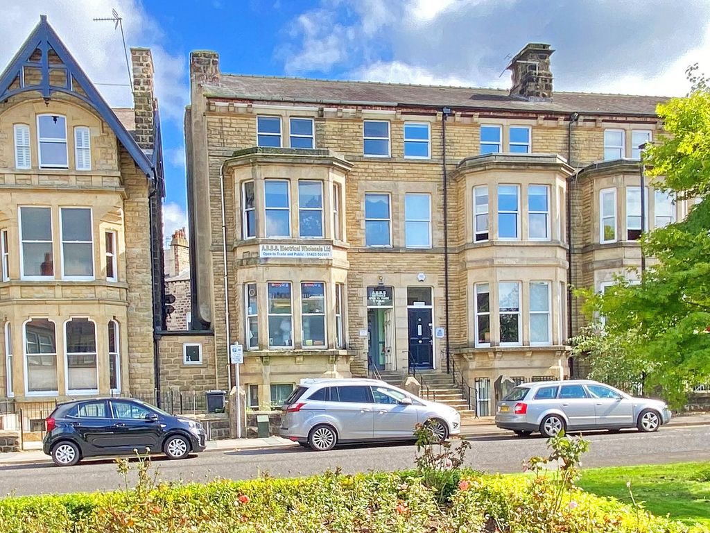6 bed end terrace house for sale in East Parade, Harrogate HG1, £