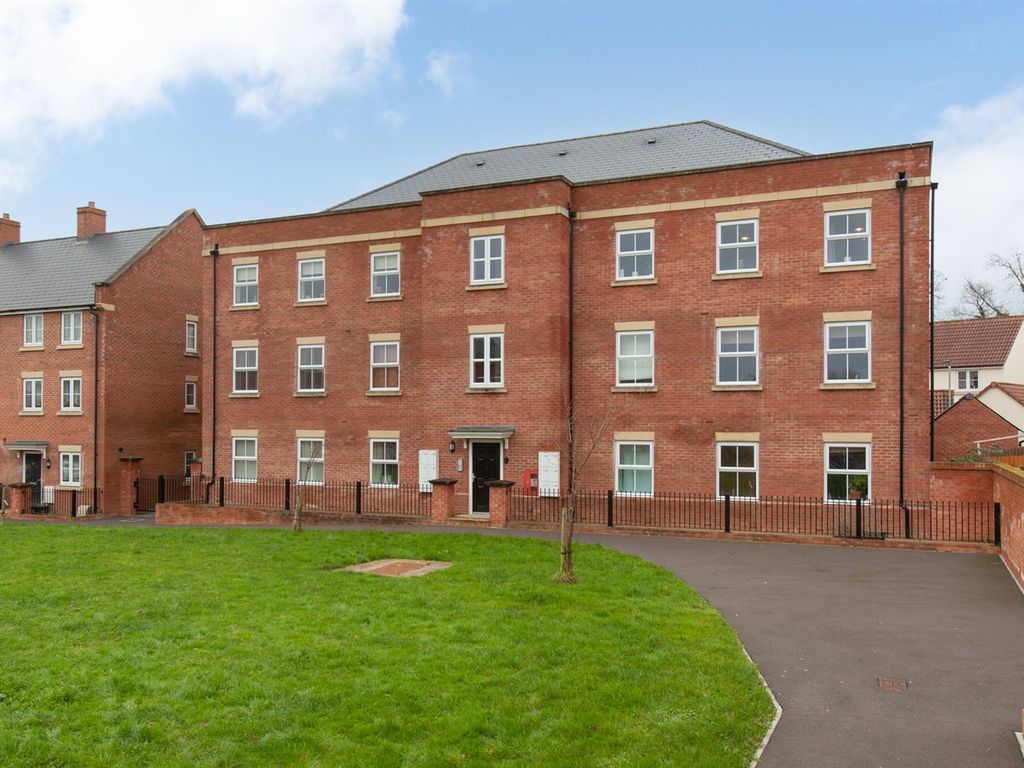 1 bed flat to rent in Barons Crescent, Trowbridge BA14, £750 pcm Zoopla